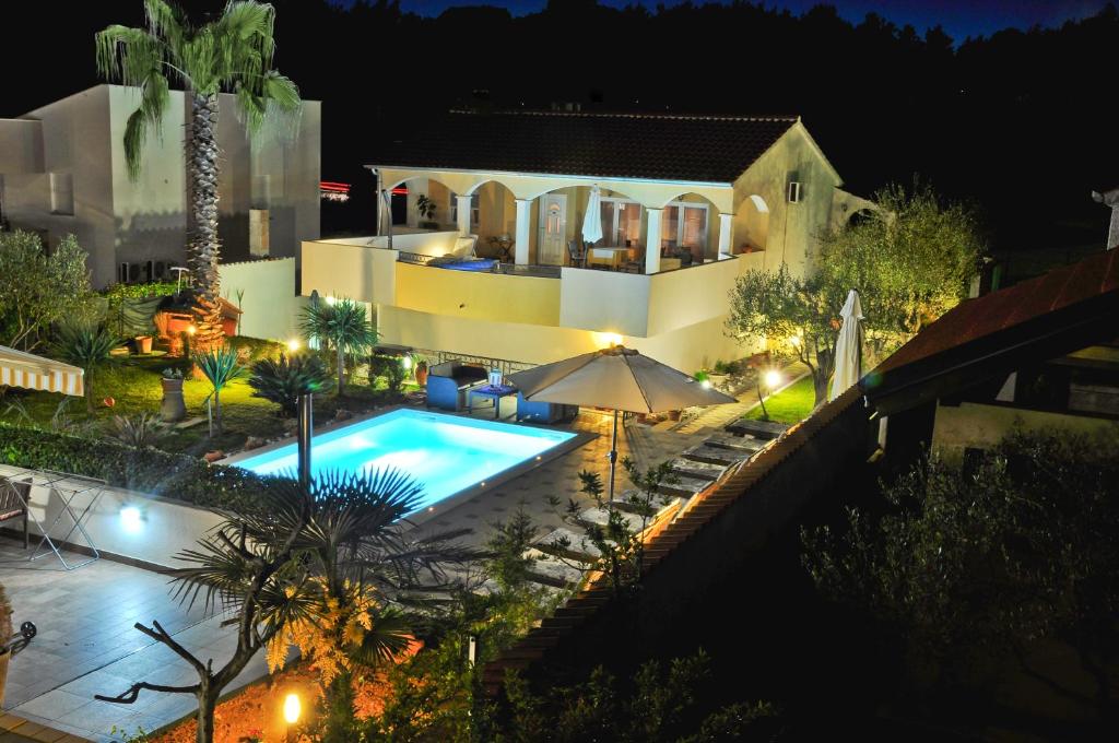Basen w obiekcie Villa Vanilla with Heated Pool lub w pobliżu