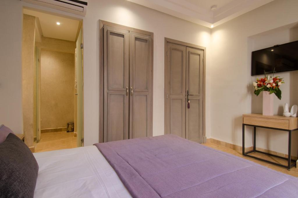 Postel nebo postele na pokoji v ubytování Riad Ayni