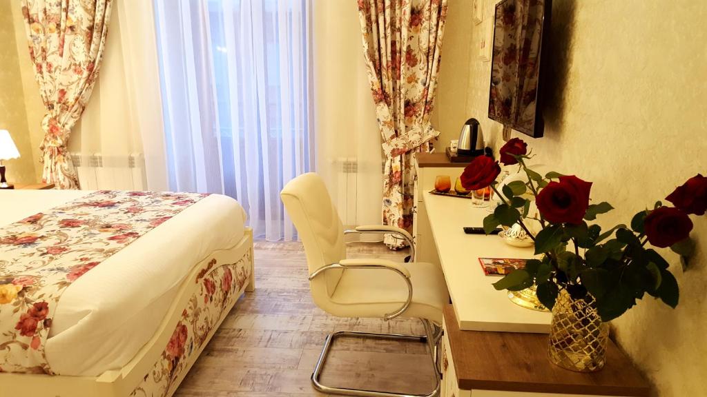 Postel nebo postele na pokoji v ubytování English Home Hotel Tbilisi