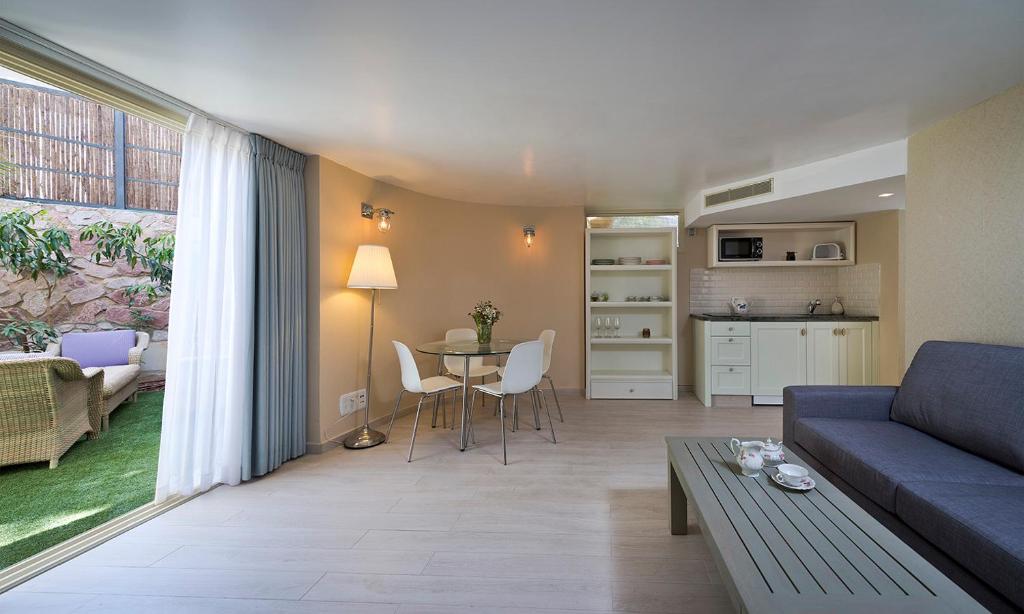 Kuchyň nebo kuchyňský kout v ubytování Noa's Place