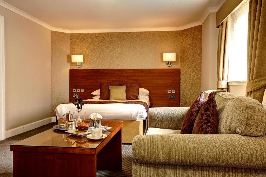 Postel nebo postele na pokoji v ubytování Golden Lion Hotel