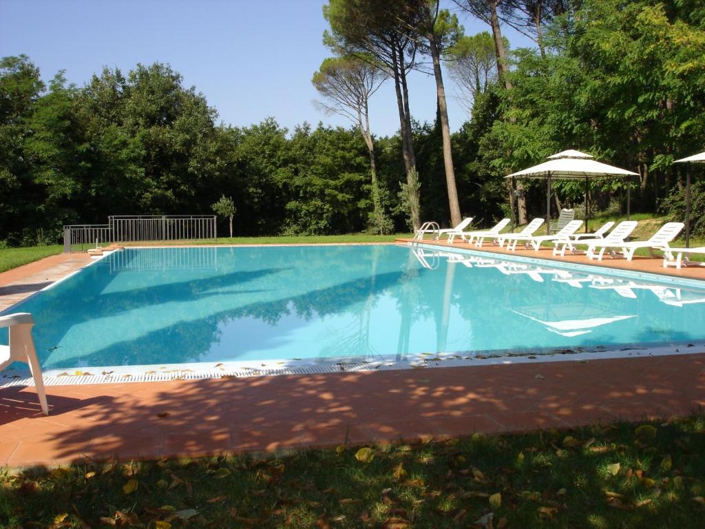 Basen w obiekcie Agriturismo Avanella Appartamenti a 150 mt dalla piscina 150 mt from swimming pool lub w pobliżu