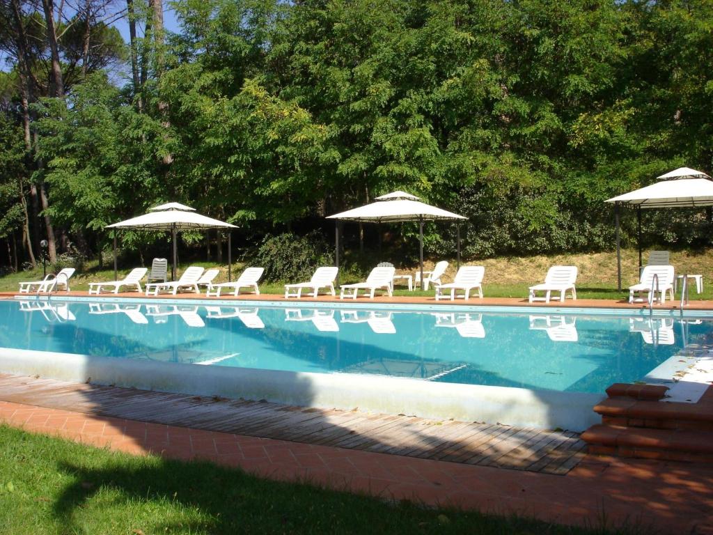 Basen w obiekcie Agriturismo Avanella Appartamenti a 150 mt dalla piscina 150 mt from swimming pool lub w pobliżu