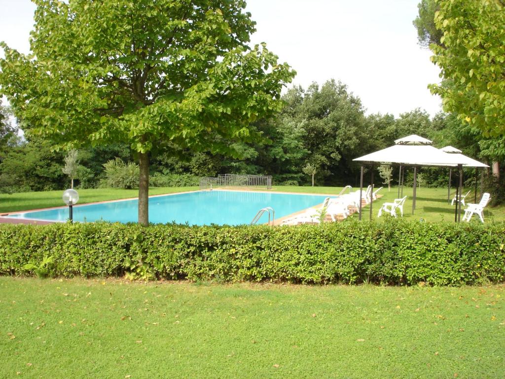 Basen w obiekcie Agriturismo Avanella Appartamenti a 150 mt dalla piscina 150 mt from swimming pool lub w pobliżu