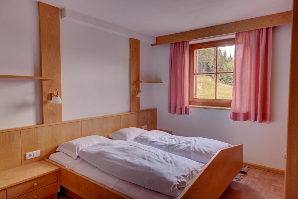 Postel nebo postele na pokoji v ubytování Gasthaus Furlhütte