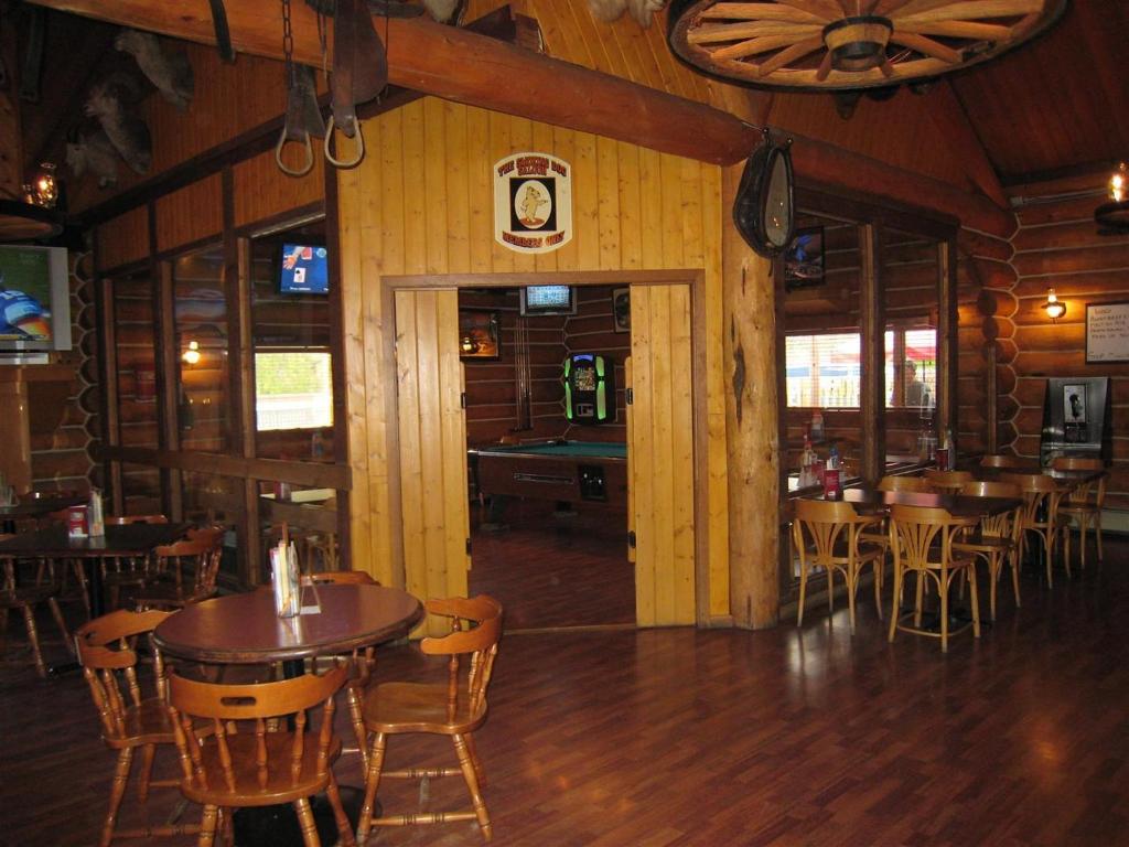 Restaurace v ubytování Cariboo Lodge