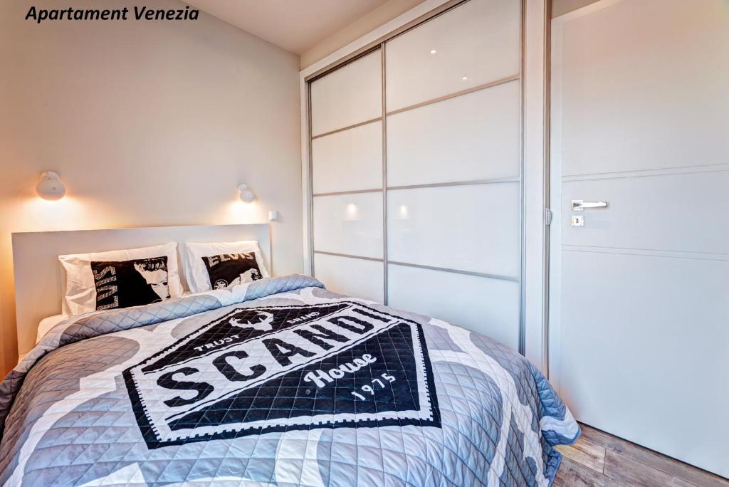 Postel nebo postele na pokoji v ubytování Apartamenty Homely Place Casa Verona - Stary Rynek - Parking
