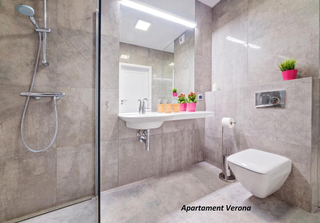 Koupelna v ubytování Apartamenty Homely Place Casa Verona - Stary Rynek - Parking