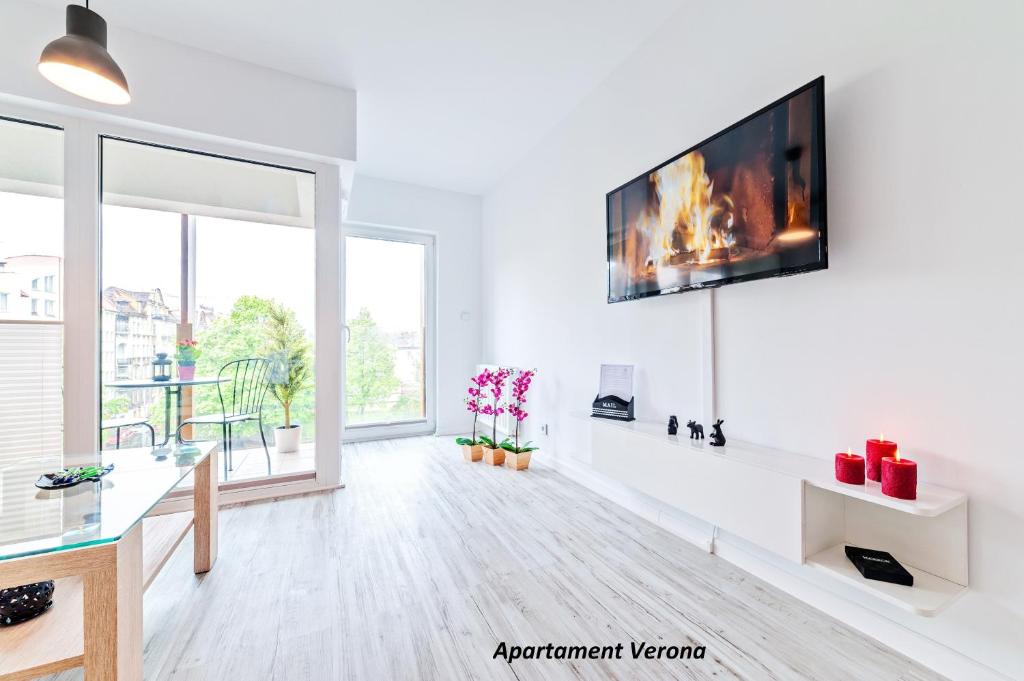 TV a/nebo společenská místnost v ubytování Apartamenty Homely Place Casa Verona - Stary Rynek - Parking