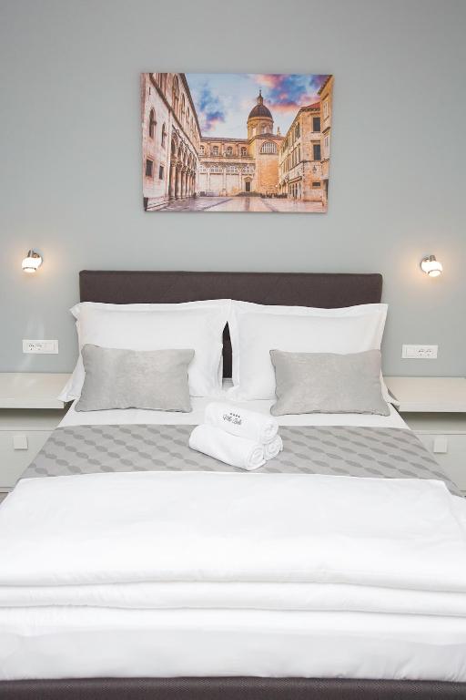 Villa Apartments Art - 10