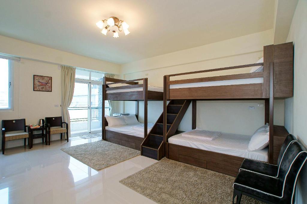 Knight Inn - Chambre Familiale Avec Terrasse