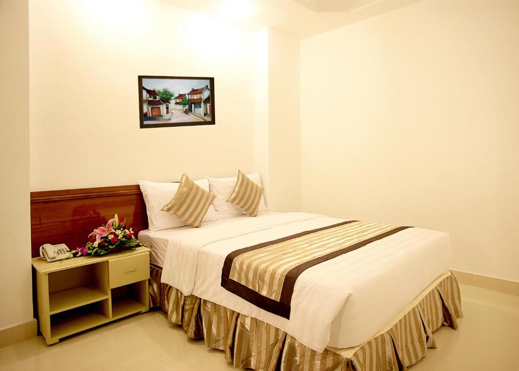 Giường trong phòng chung tại New Sunny Hotel