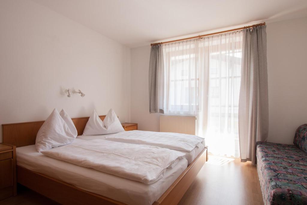 A bed or beds in a room at Appartements Christophorus
