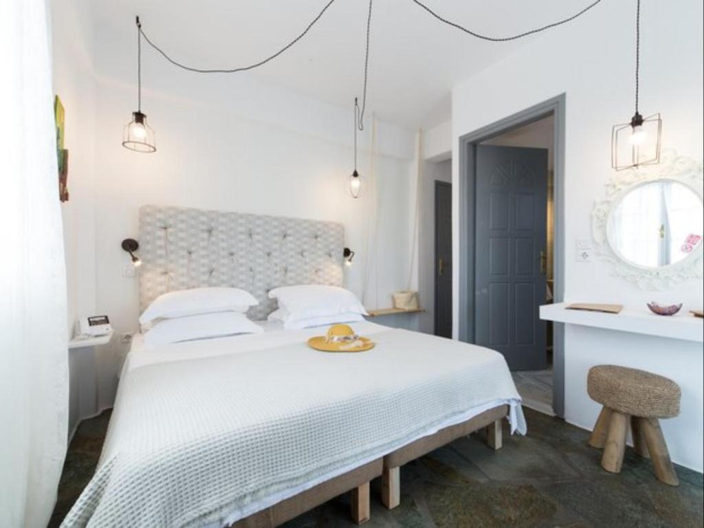 Postel nebo postele na pokoji v ubytování Evi Rooms