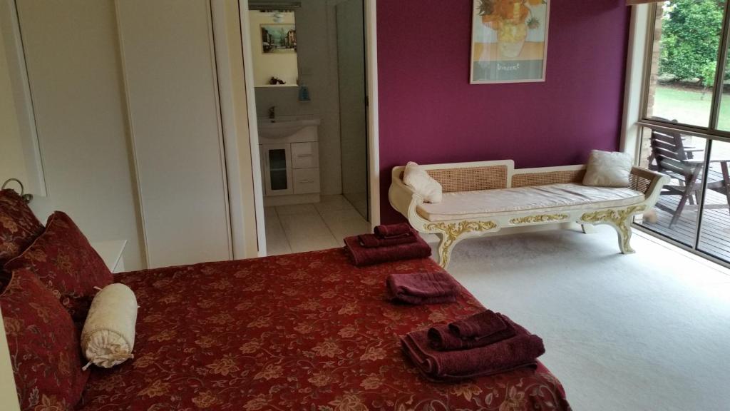 Hilltop Hideaway - Queen Room Mit Eigenem Bad Und Einem Deck Mit Garten- Und Meerblick - Magenta