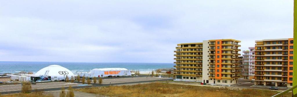 a view of the ocean and some apartment buildings at Holiday Summerland Apartment in Mamaia