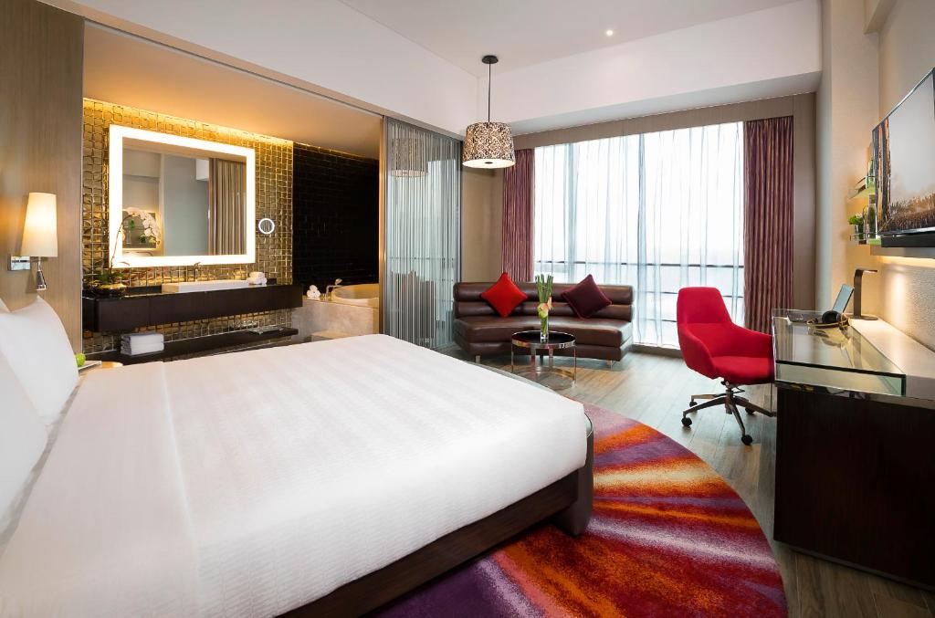 Postel nebo postele na pokoji v ubytování Hard Rock Hotel Shenzhen