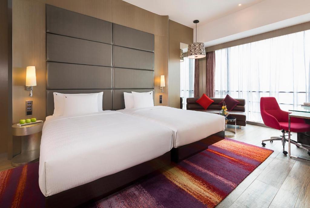 Postel nebo postele na pokoji v ubytování Hard Rock Hotel Shenzhen