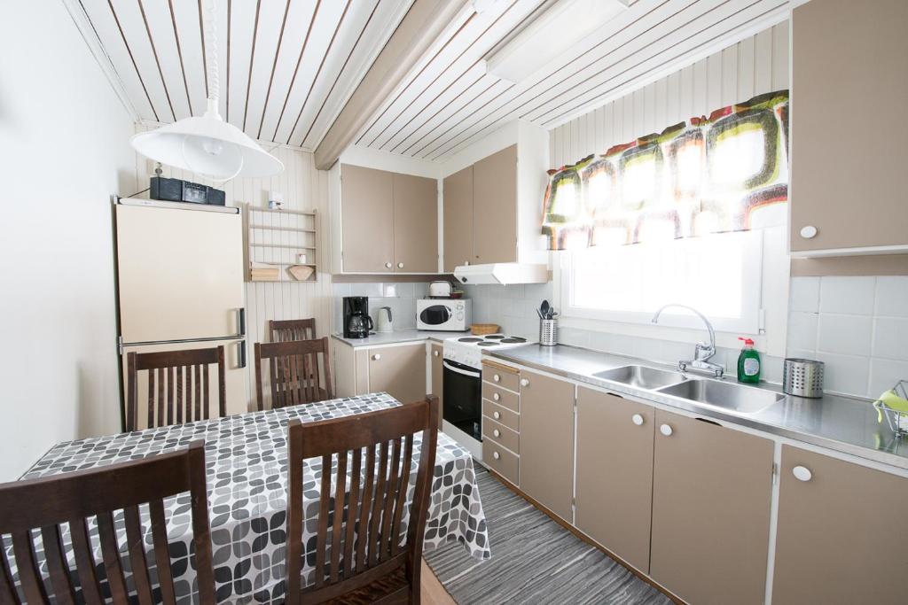 Kuchyň nebo kuchyňský kout v ubytování Svanstein Lodge