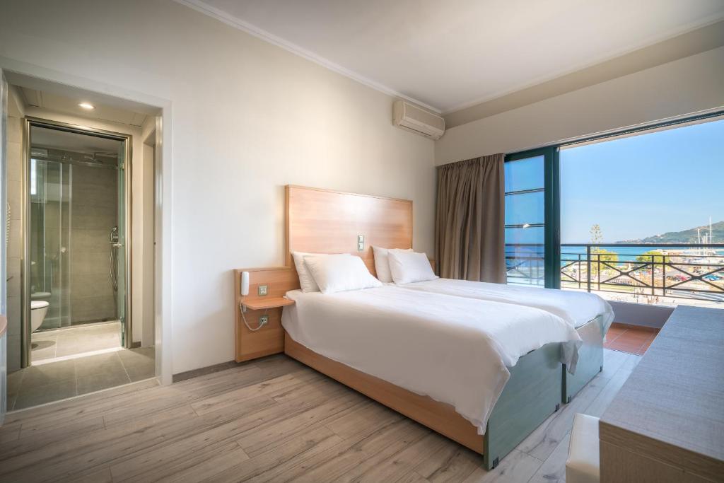 Phoenix Hotel - Family Room With Sea View