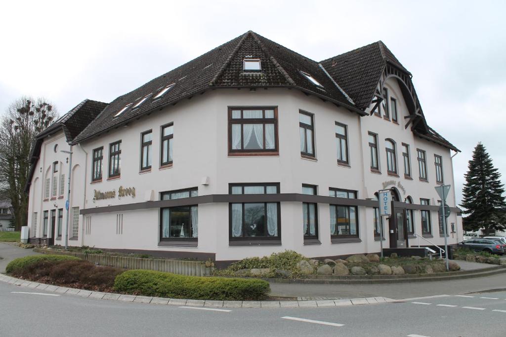 a large white building with a black roof at Allmanns-Kroog in Sterup