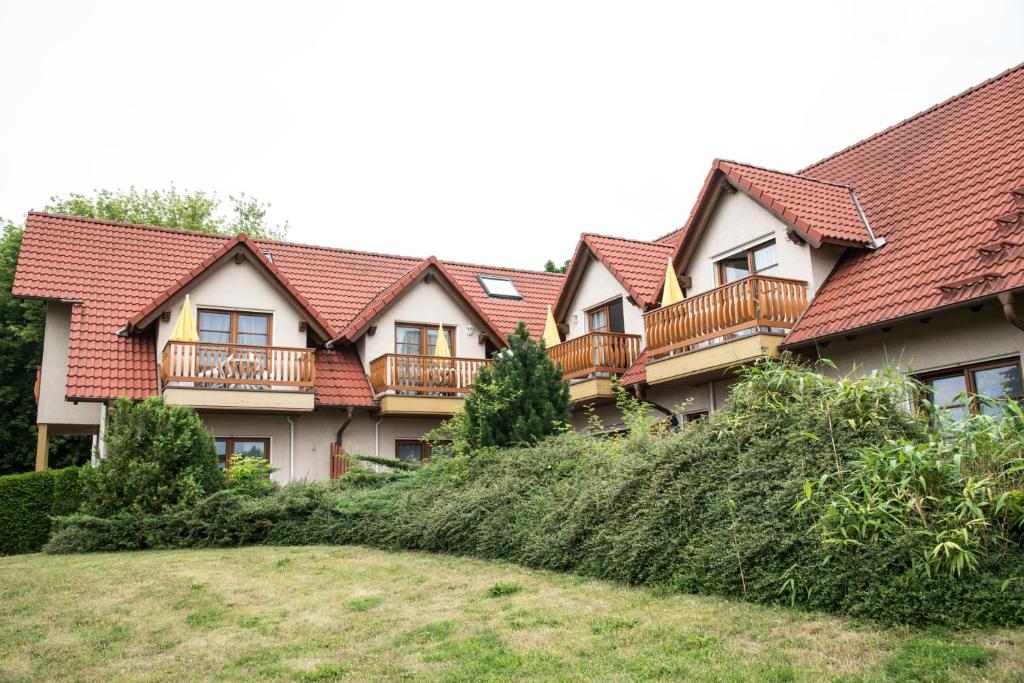 a row of houses with a fallen tree at Ferienwohnanlage Schwabe mit Schwimmbad in Rerik