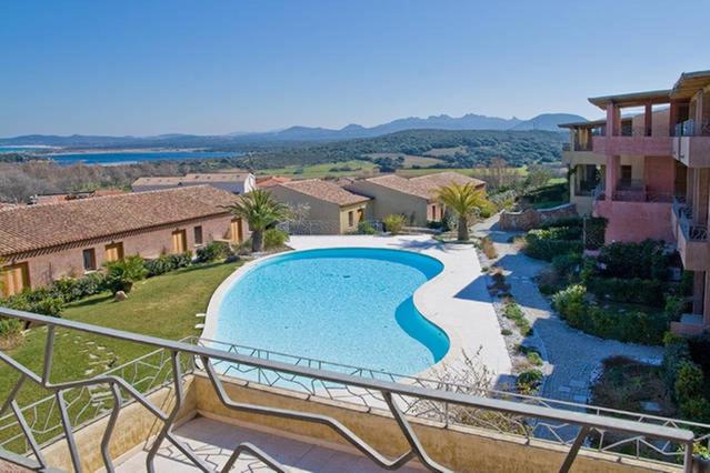 Výhled na bazén z ubytování Il Fiordo con favolosa vista mare nebo okolí