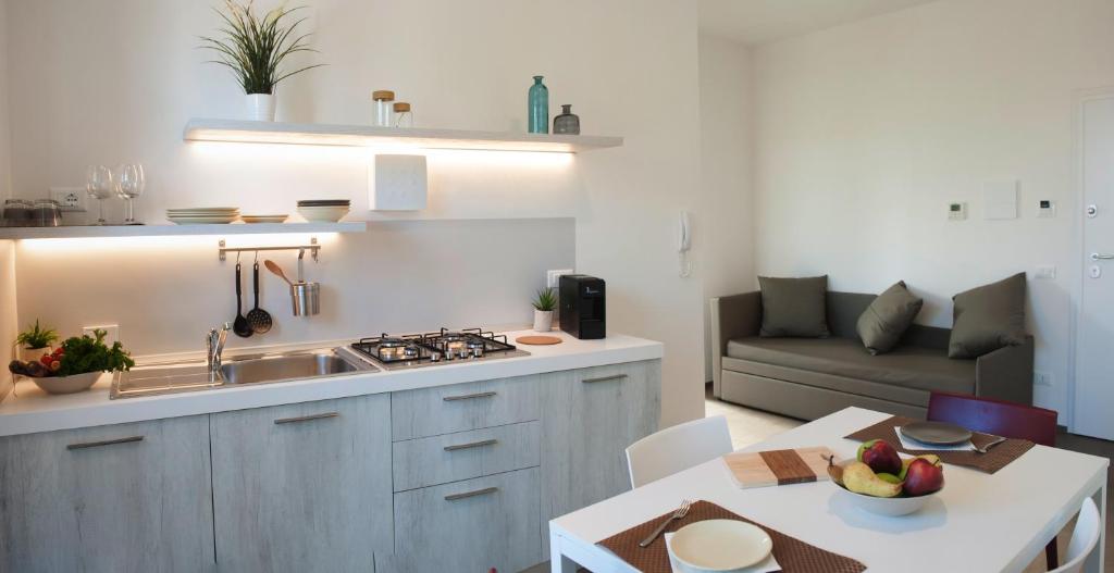 Kuchyňa alebo kuchynka v ubytovaní Via Del Faro Apartments