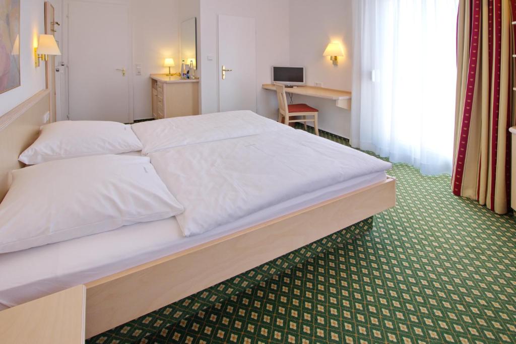 Postel nebo postele na pokoji v ubytování Hotel Westfalenhof