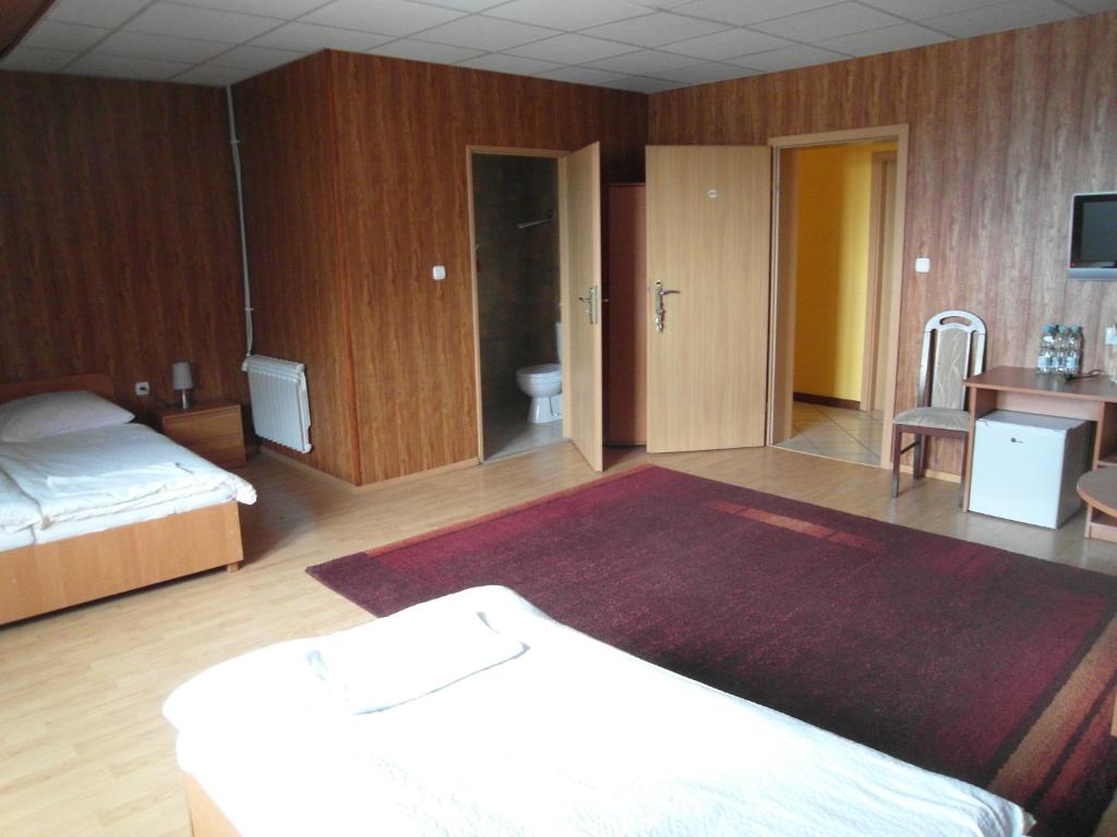 Pomorska Zajazd Restauracja - Chambre Quadruple De Luxe