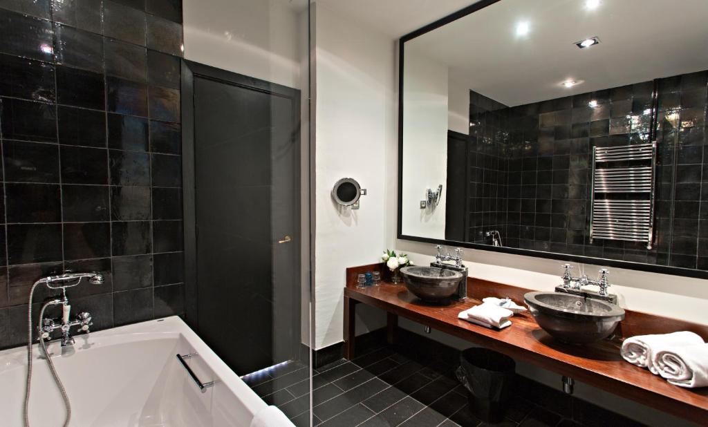 A bathroom at Hotel Market