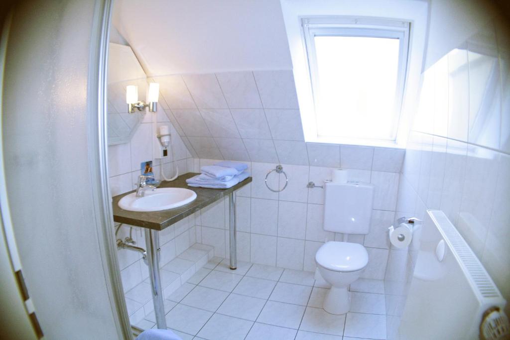 Koupelna v ubytování Hotel Vier Linden
