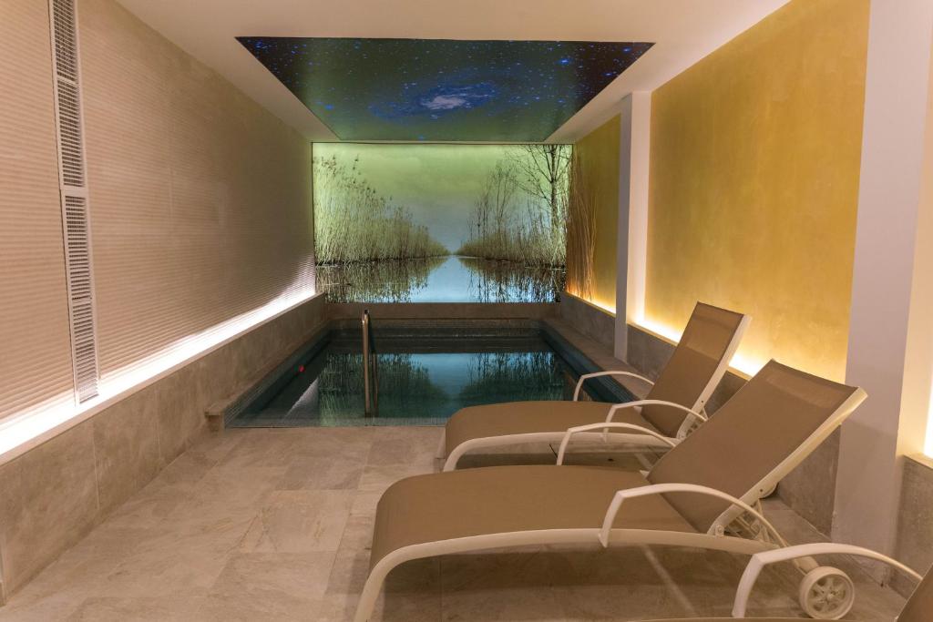 Bazén v ubytování Ferrer Concord Hotel & Spa nebo v jeho okolí