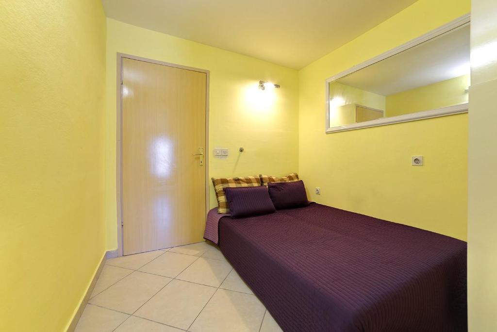 Łóżko lub łóżka w pokoju w obiekcie Apartments Tereza 1352