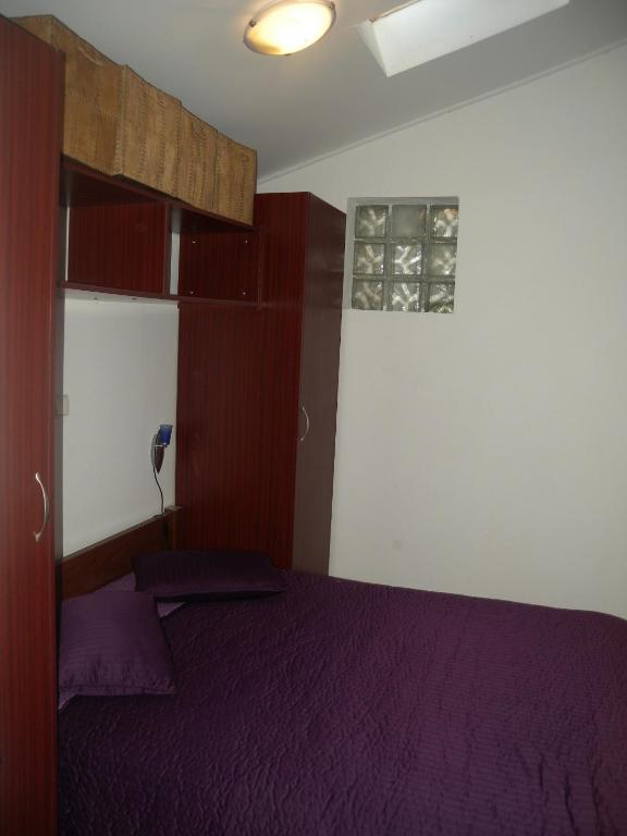 Łóżko lub łóżka w pokoju w obiekcie Apartments Tereza 1352