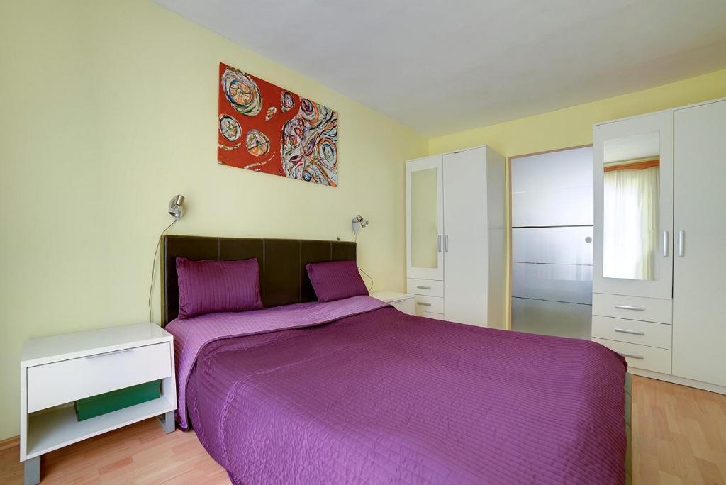 Łóżko lub łóżka w pokoju w obiekcie Apartments Tereza 1352