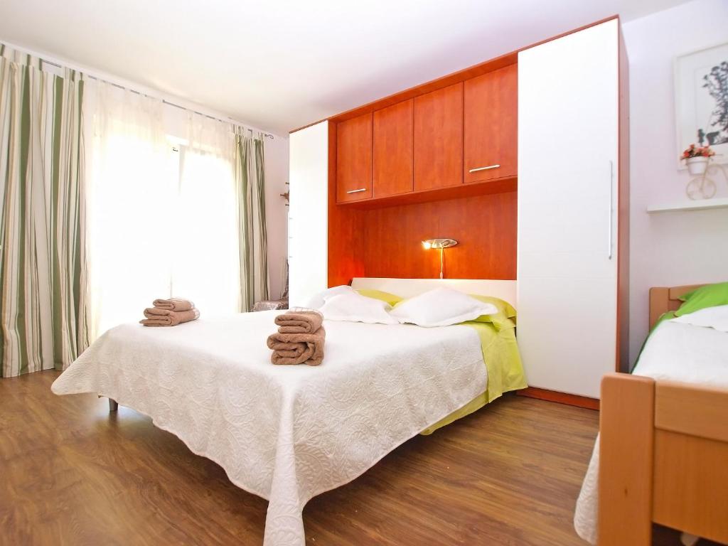 Łóżko lub łóżka w pokoju w obiekcie Apartments Tereza 1352