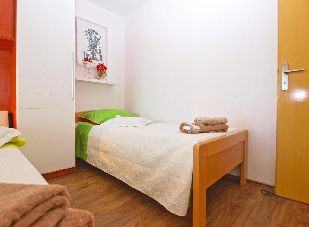 Łóżko lub łóżka w pokoju w obiekcie Apartments Tereza 1352