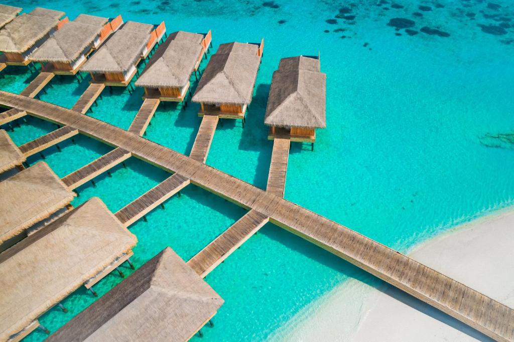 Bazén v ubytování Kudafushi Resort & Spa nebo v jeho okolí