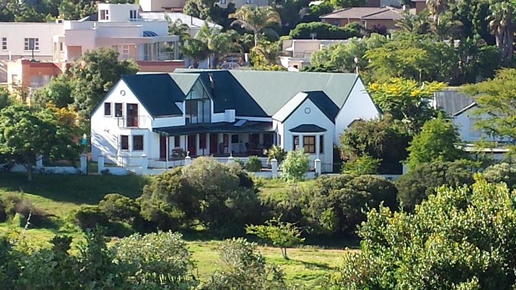 een luchtfoto van een huis bij Luxury Secure Flat Apartment in Plattekloof