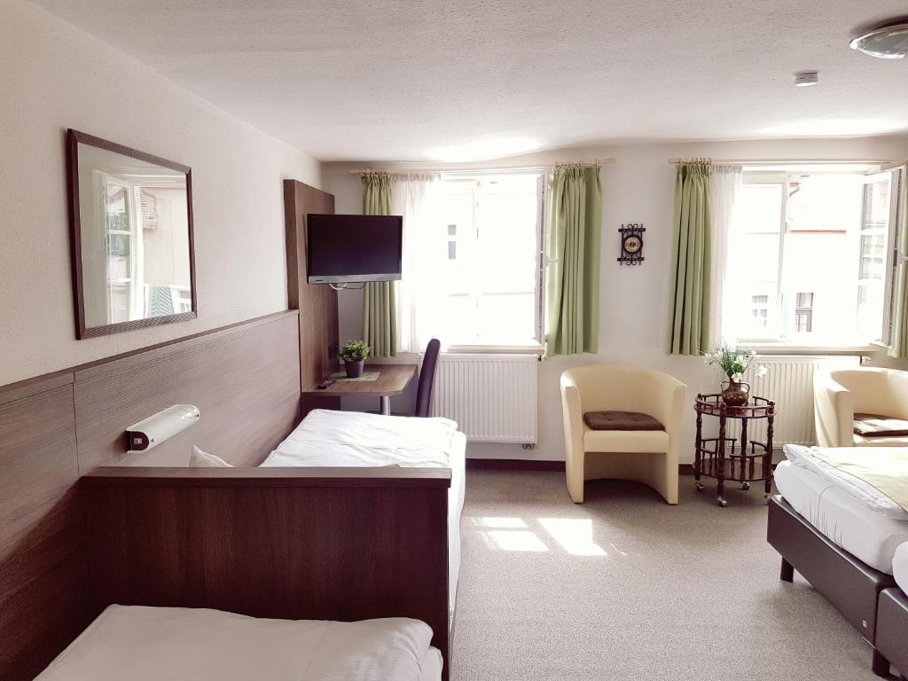 Postel nebo postele na pokoji v ubytování Hotel Garni Goldene Traube