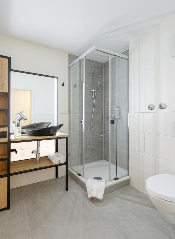 Bilik mandi di Hotel Schwarzwälder Hof