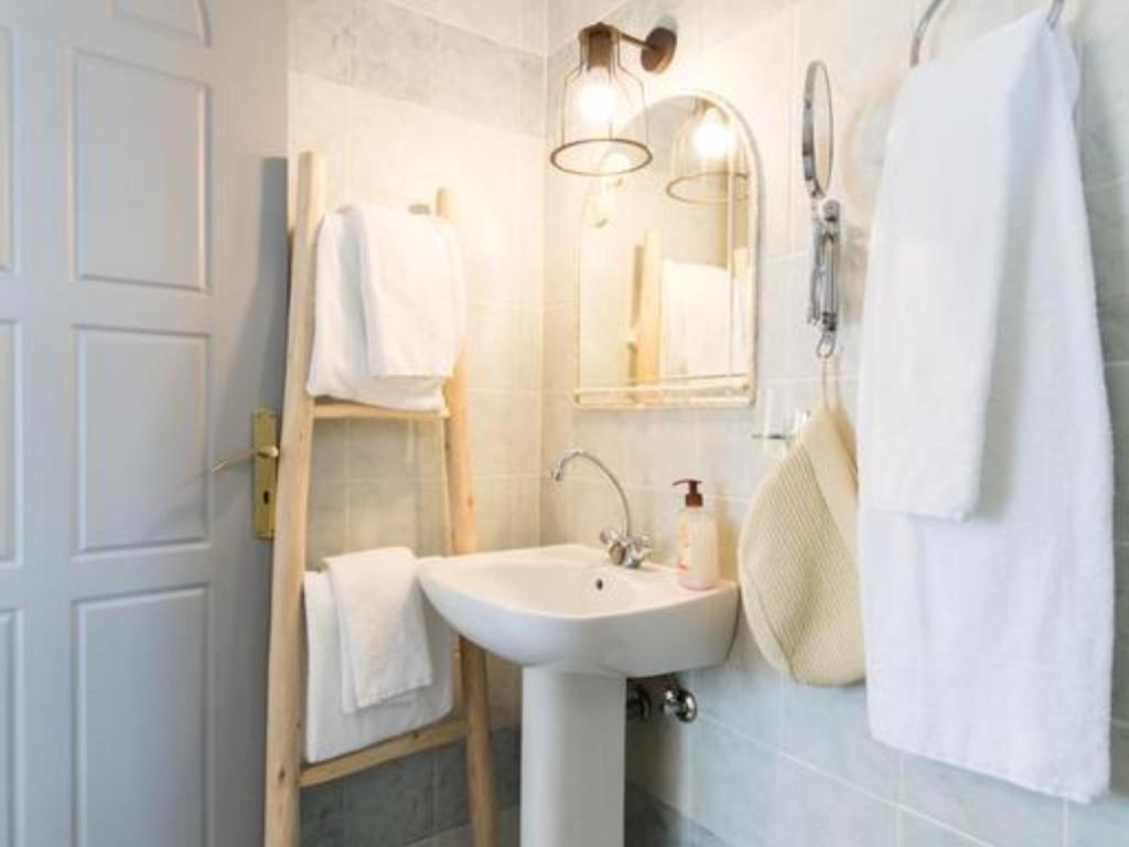 Koupelna v ubytování Evi Rooms