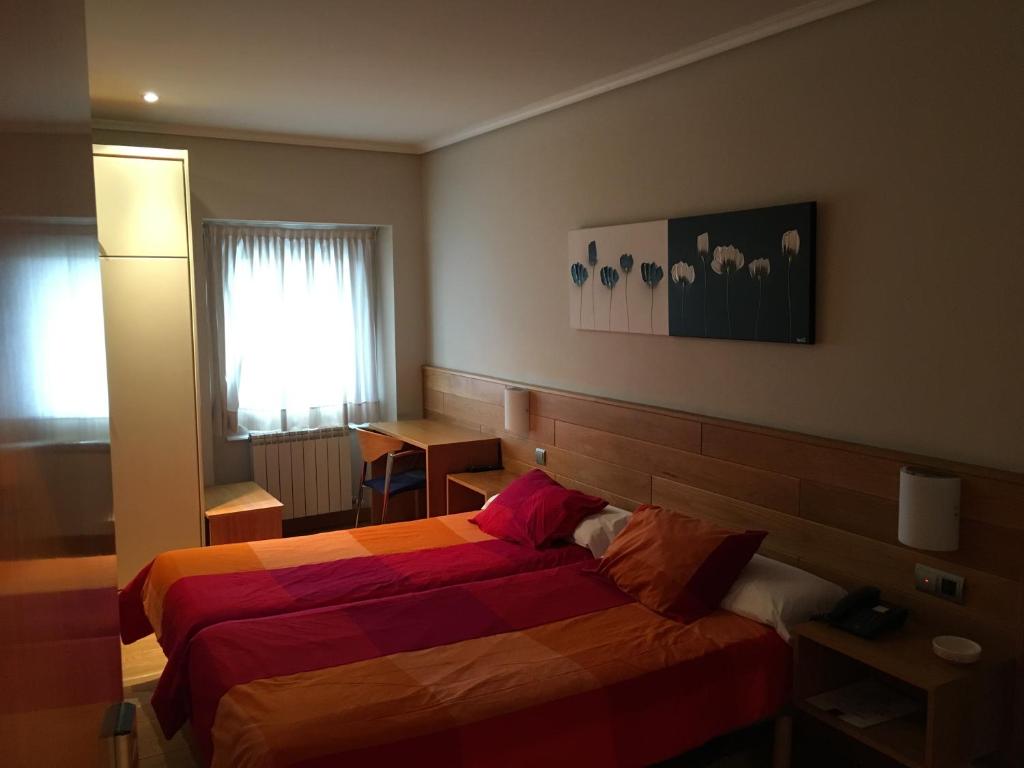 Postel nebo postele na pokoji v ubytování Hotel Errekagain