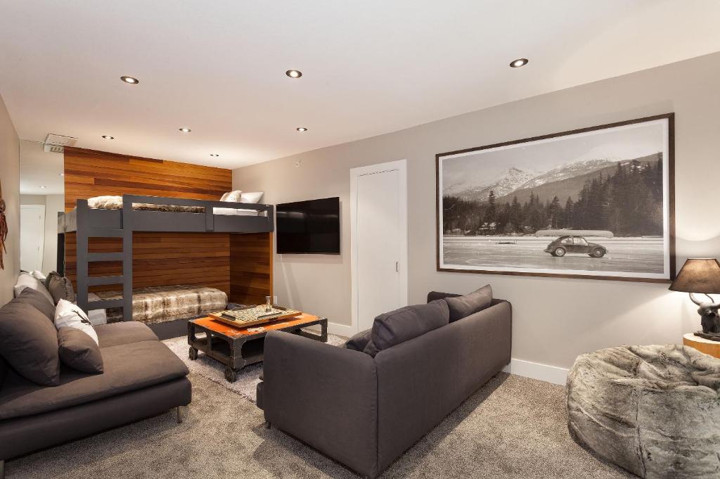 TV a/nebo společenská místnost v ubytování Gibbons Life Accommodations
