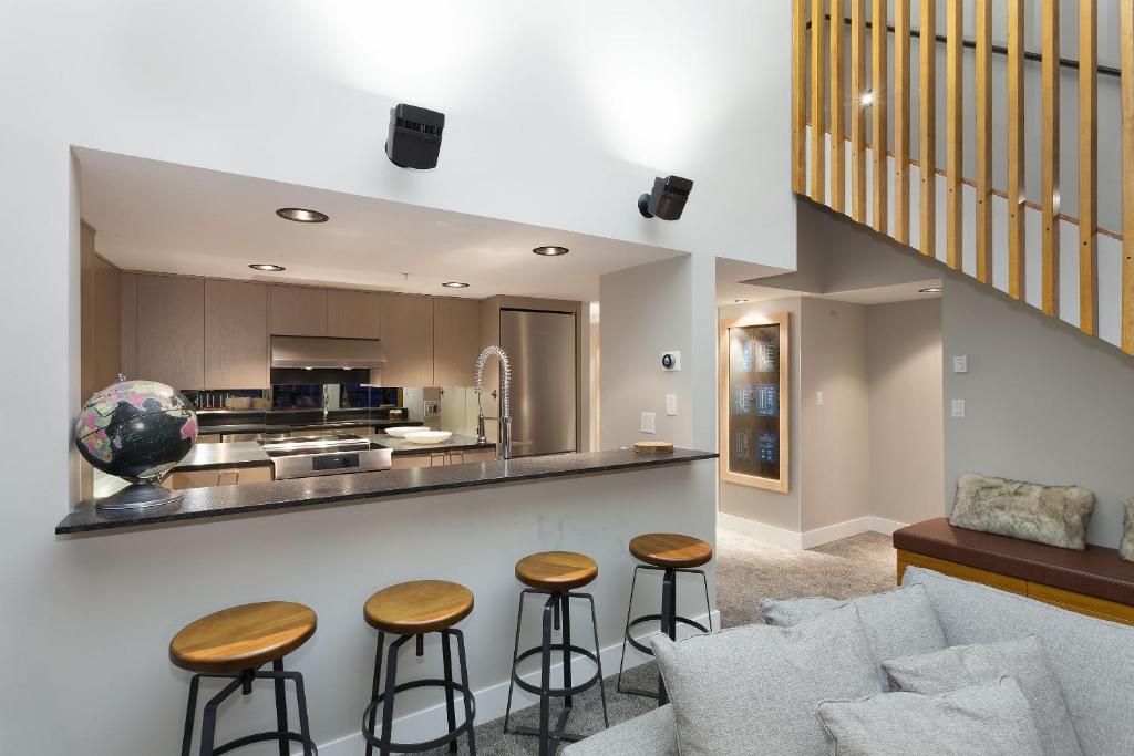 Kuchyň nebo kuchyňský kout v ubytování Gibbons Life Accommodations