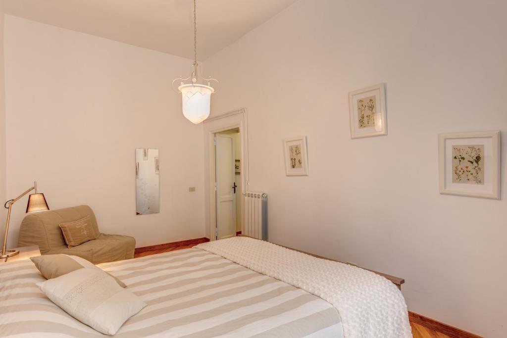 Postel nebo postele na pokoji v ubytování Navona Flat di Elena & Paola