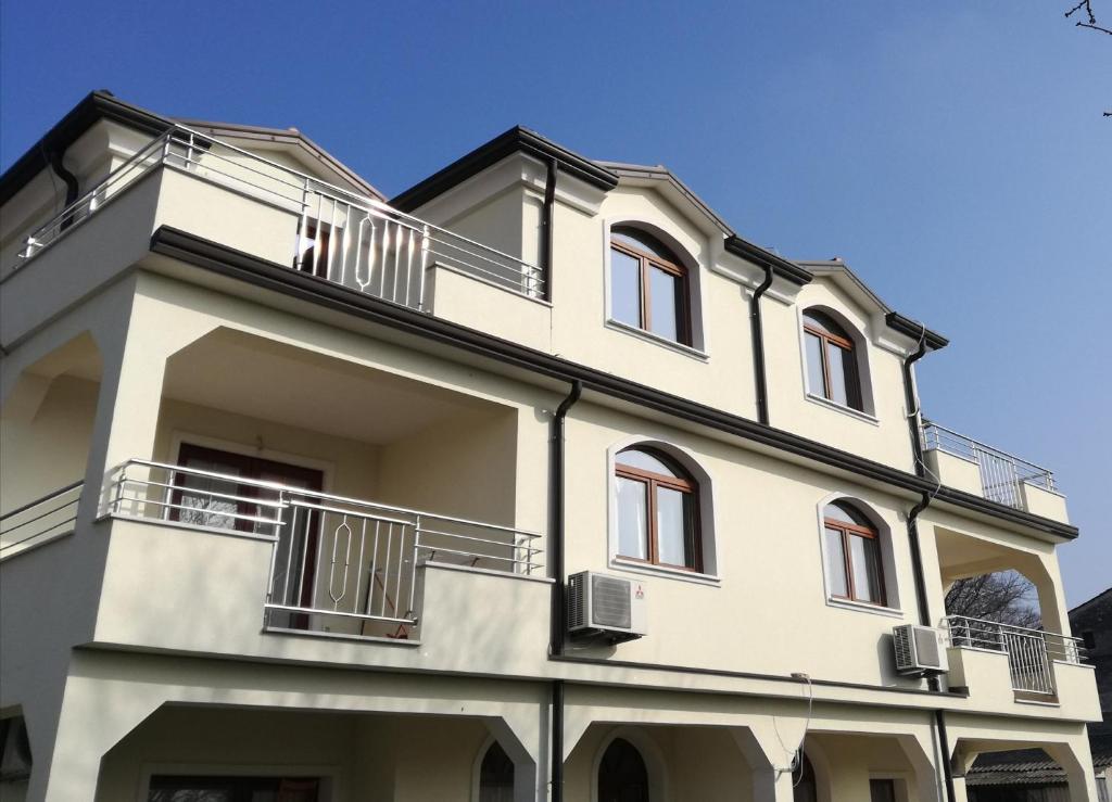 Budova, v ktorej sa apartmán nachádza