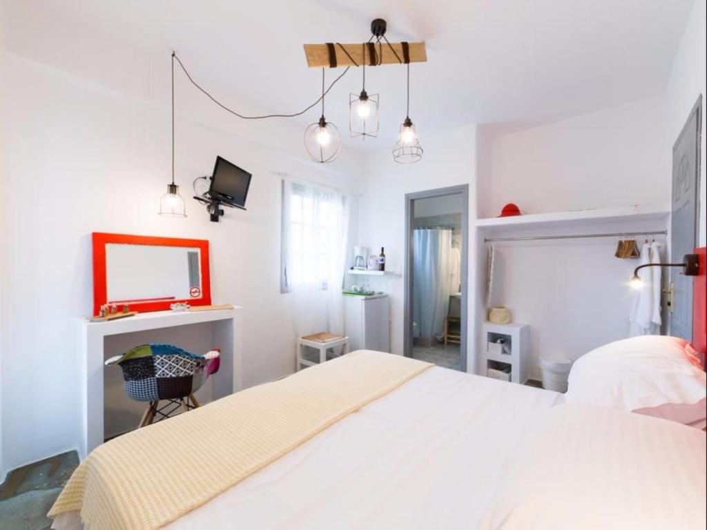 Postel nebo postele na pokoji v ubytování Evi Rooms