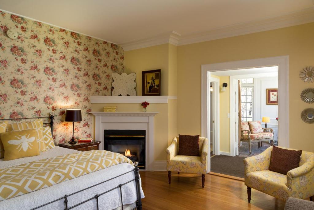 Four Chimneys Inn photo